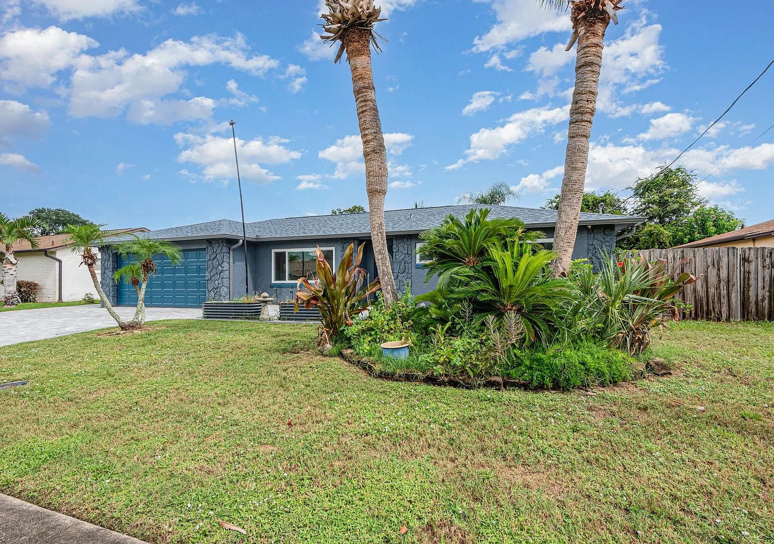 986 Sycamore Drive — Photo 2