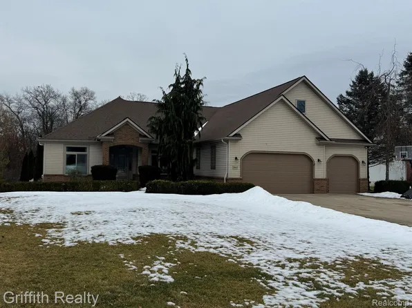 3663 Olde Dominion Dr, Brighton, MI 48114