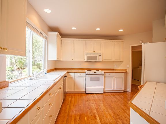 4th image of 2225 162nd St SE