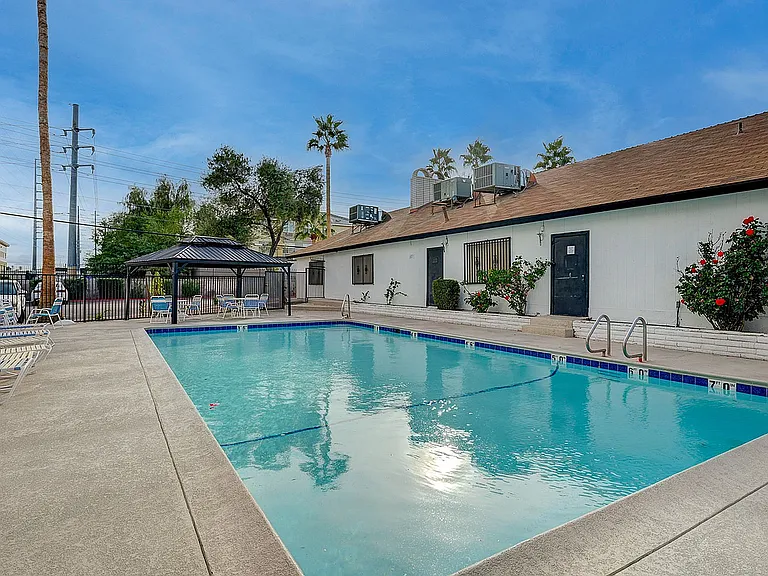 3940 Algonquin Dr-40