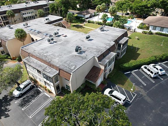 3rd image of 2710 Riverside Drive #201-A