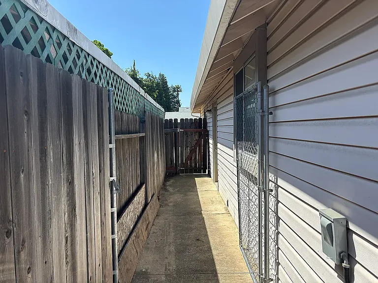7170 Cloverleaf Way — Photo 23