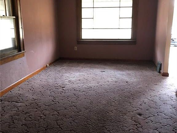 4th image of 12045 Mahoning Ave NE