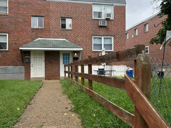 9442 Lansford St, Philadelphia, PA 19114