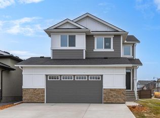 114 W Monterey Bay SE, High River, AB T1V0K3