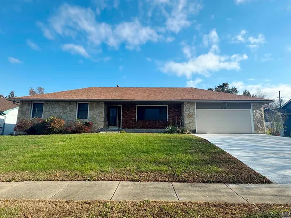 3330 SW Skyline Dr W, Topeka, KS 66614