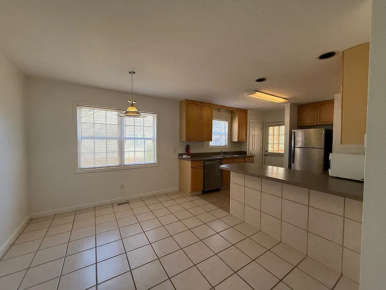 206 Olivarri Dr — Photo 3