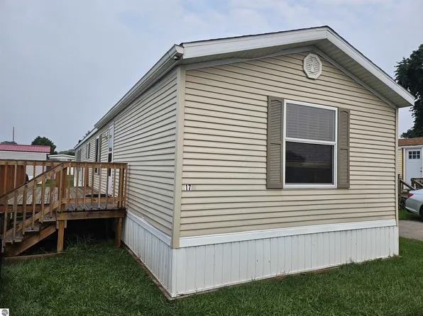 4151 E Jordan Rd #17, Mount Pleasant, MI 48858