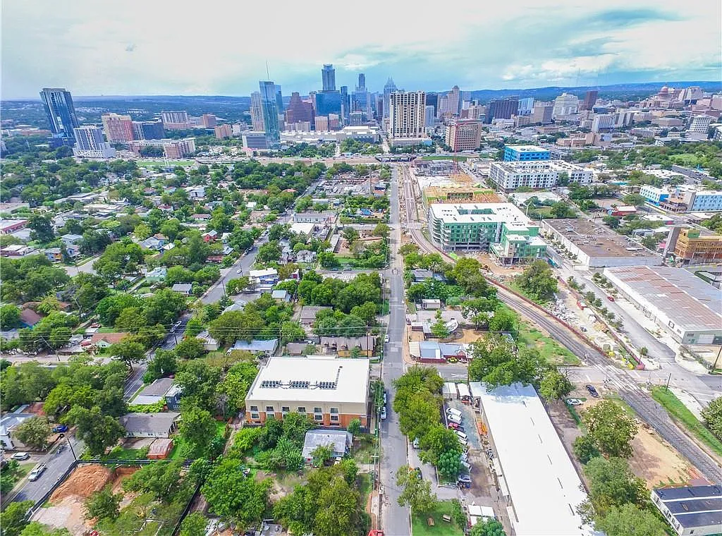 1 bed, 1.0 bath, 686 sqft, $1,400 — Photo 2