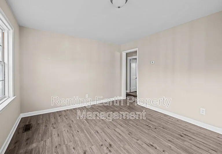 2423 Circle Dr — Photo 5