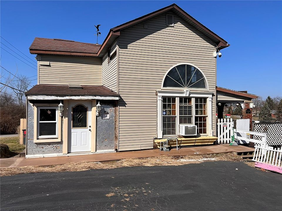 1st image of 404 Triangle Dr