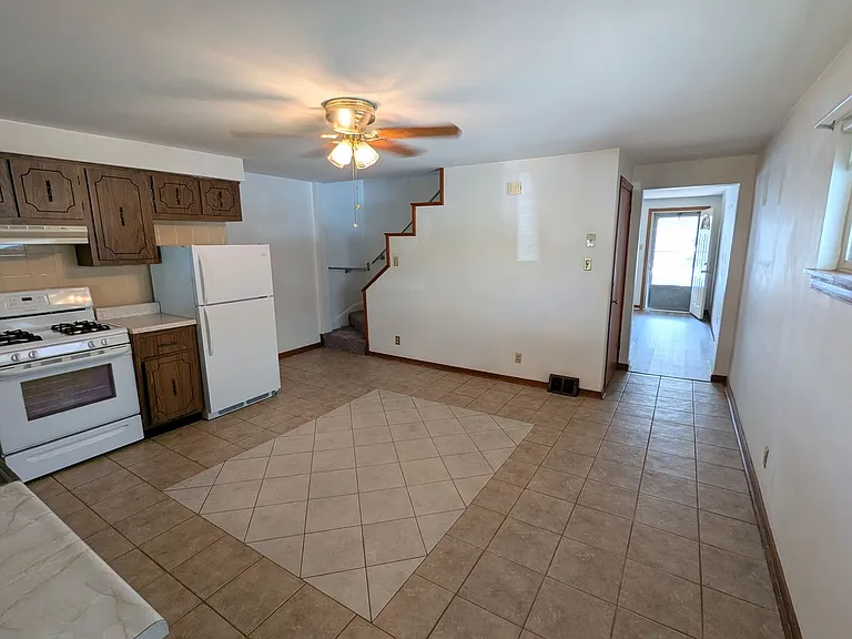 258 Edmond St — Photo 6