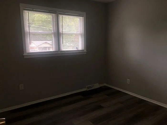 423 Edgegreen Dr — Photo 9