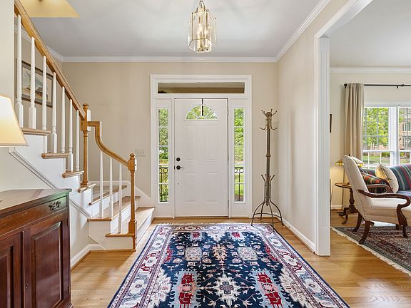 3rd image of 903 Park Ln