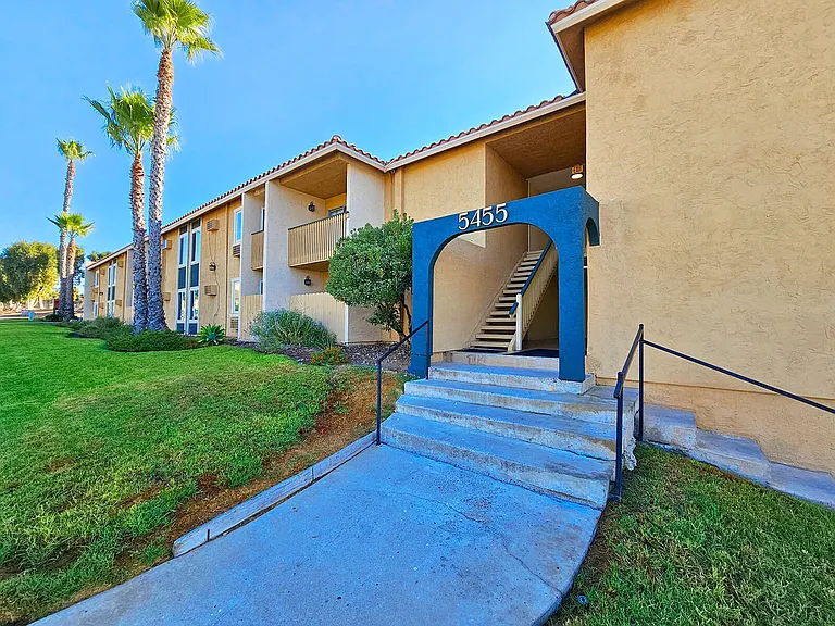 Lake Meadows Apartments — Photo 22