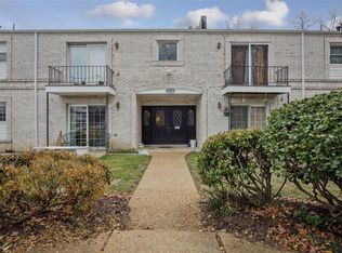 4366 Chateau De Ville Dr APT B, Saint Louis, MO 63129