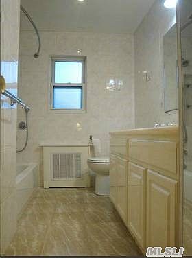 3rd image of 134 Stratford N