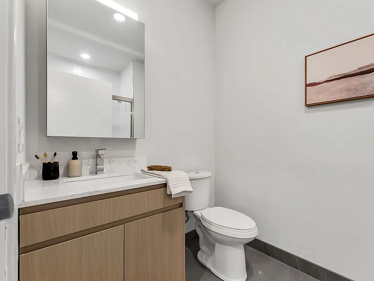 Lazul West — Photo 7