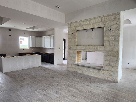 4th image of 129 Rayner Pl