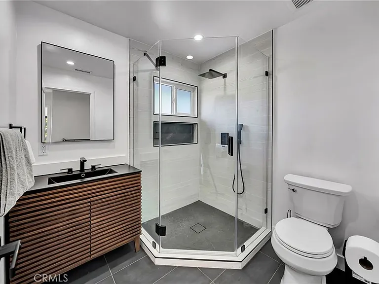 24445 Clipstone St — Photo 40
