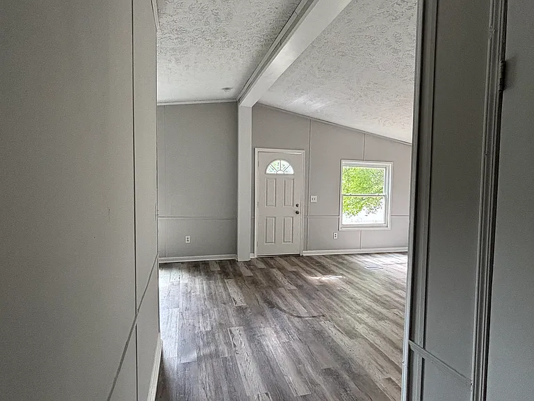 362 Wilson St S — Photo 16