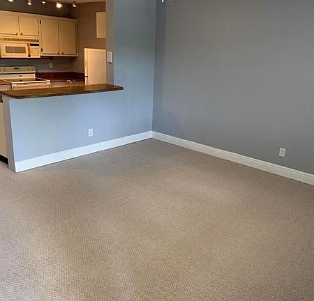 3rd image of 1535 Meadows Cir W