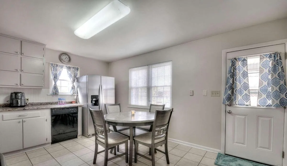 4 bed, 1357 sqft, $1,800 — Photo 4