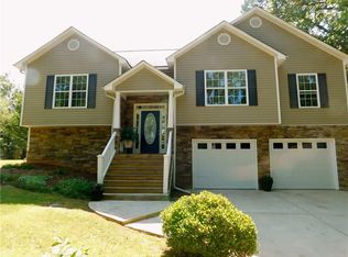 158 Greatwood Dr, White, GA