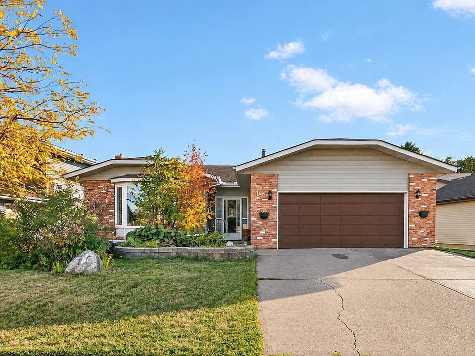1st image of 11 Howson Cres NW