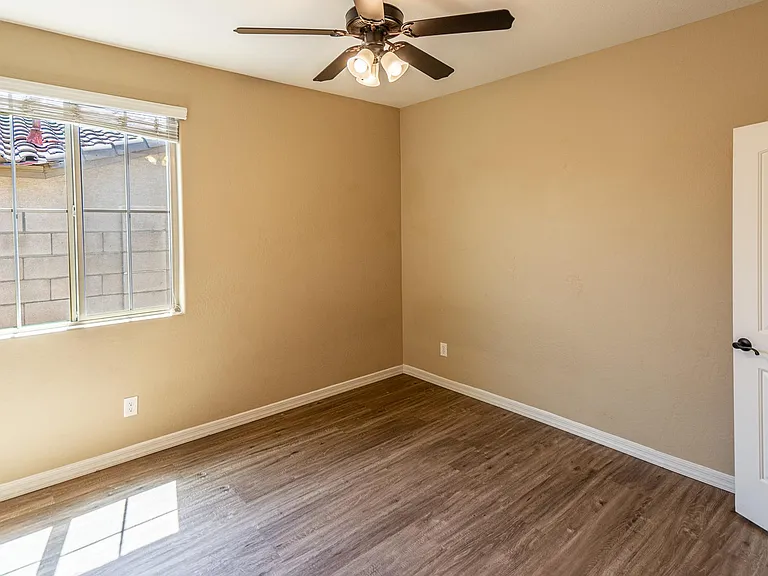 18445 W Saguaro Ln — Photo 26