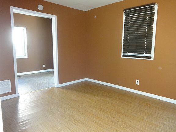 5th image of 229 Mohawk St
