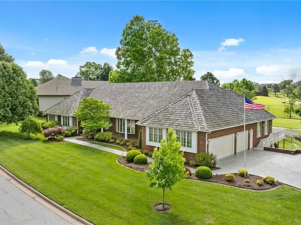 18 W Champions Blvd, Rogers, AR 72758