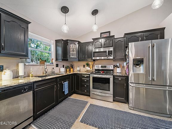 4th image of 10705 Leeward Ln