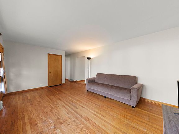 5th image of 436 Marion St