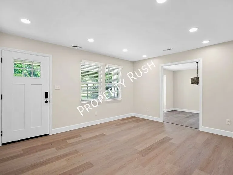 321 Whitmire Cir — Photo 5