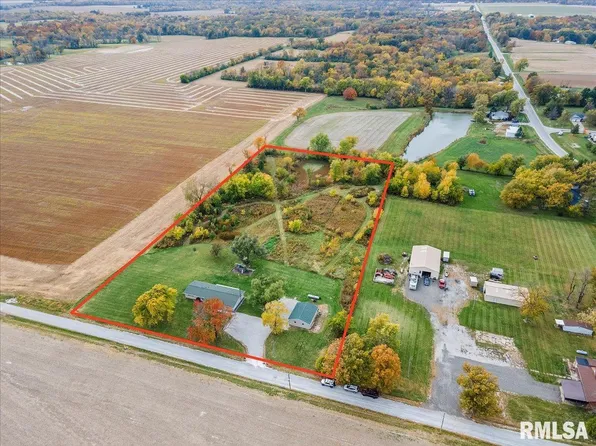 30445 Henry Rd, Girard, IL 62640