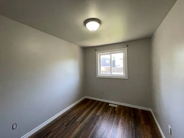 113 Cornerbrook Cres #1 — Photo 5