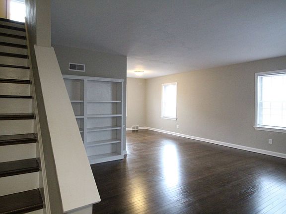 2nd image of 7500 Terrace St #7624