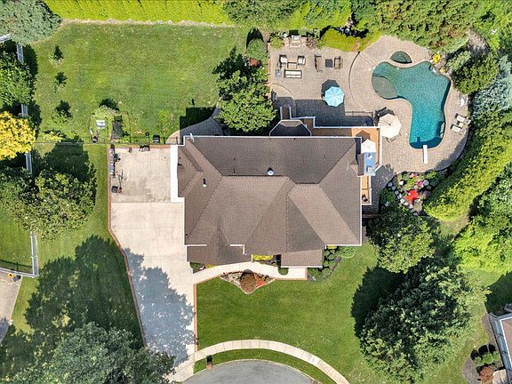2nd image of 7 Tucker Ct