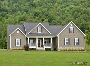 106 Moorehill Dr, Waynesville, NC 28786