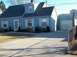 24 Sugar Maple Rd, Levittown, NY 11756