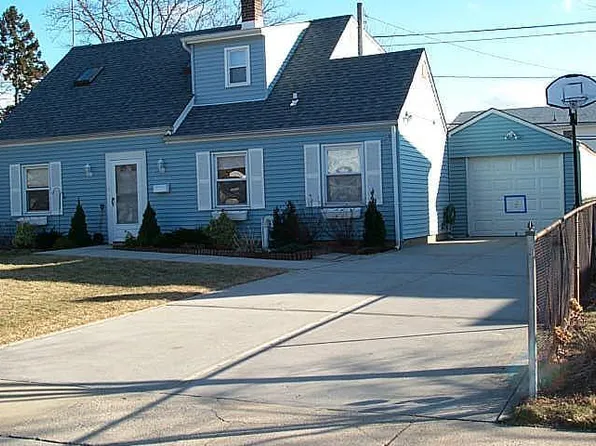 24 Sugar Maple Road, Levittown, NY 11756