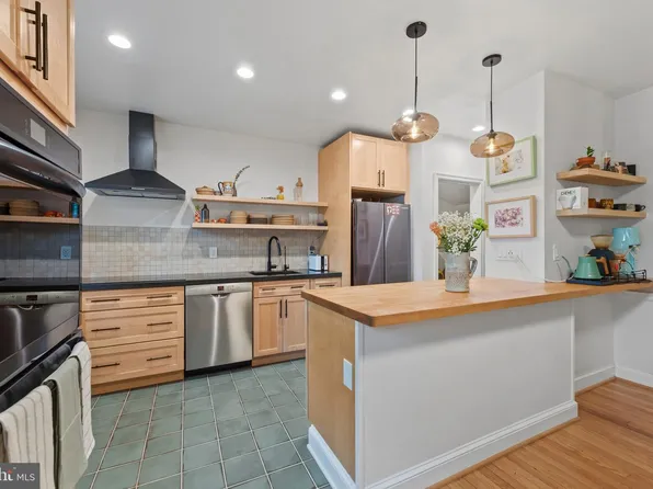 4212 Westview Rd, Baltimore, MD 21218