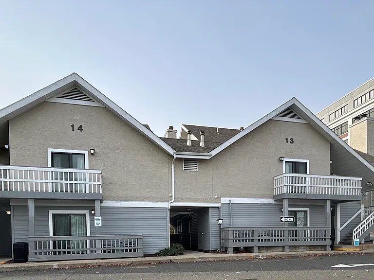 Madison Apartments on Long Wharf — Photo 9