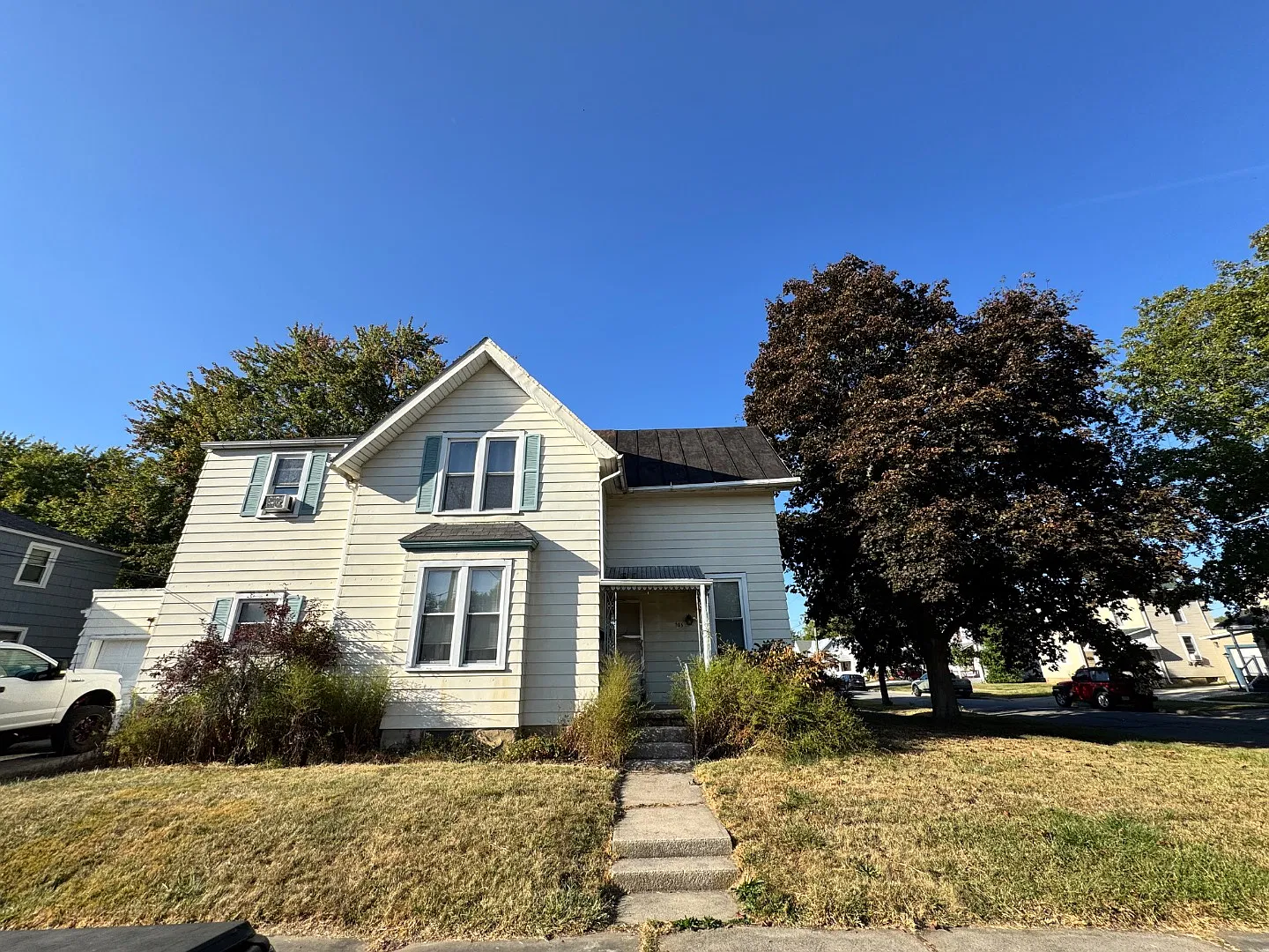 585 Prospect St - 585 1/2 — Photo 4