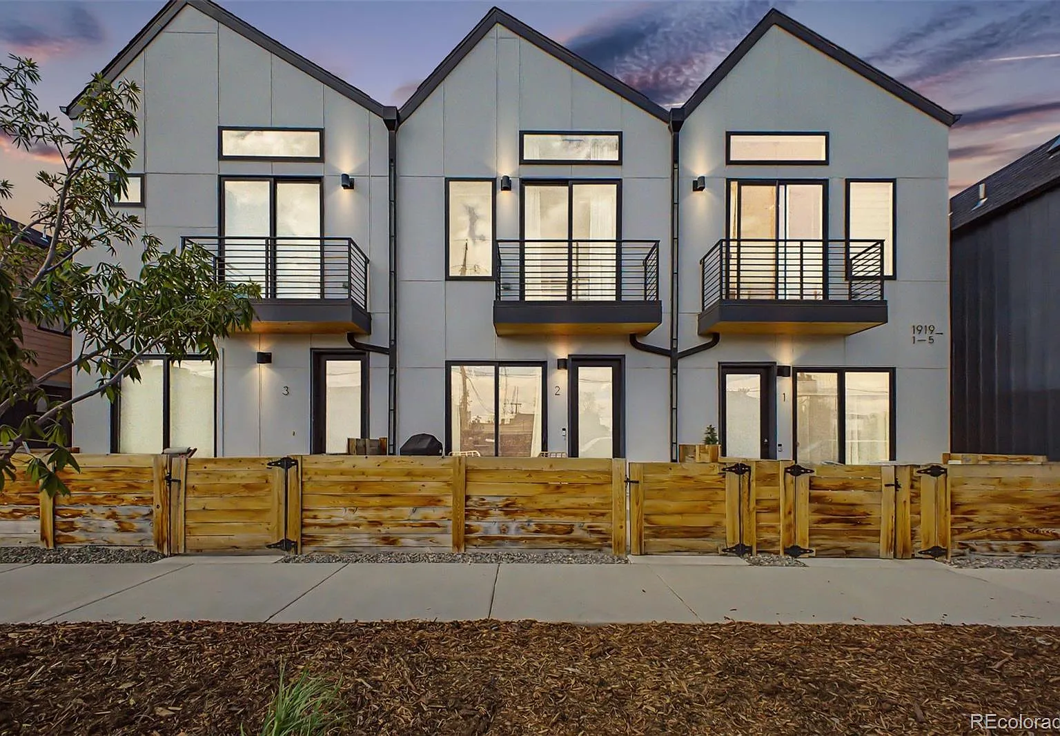 1921 W Elk Pl — Photo 1