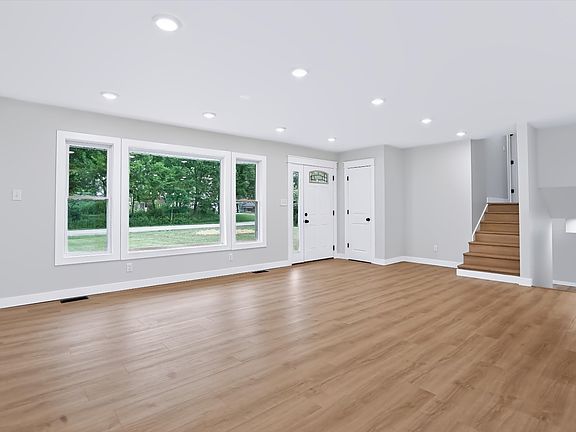 5th image of 620 N Staats Dr