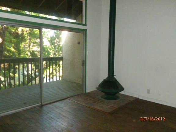 Living room w/ Fireplace