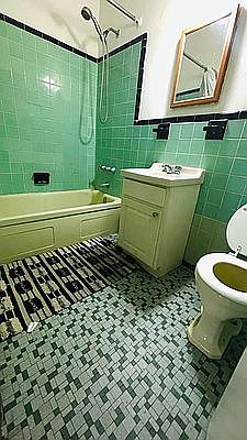 4th image of 431 W 45th St #1A