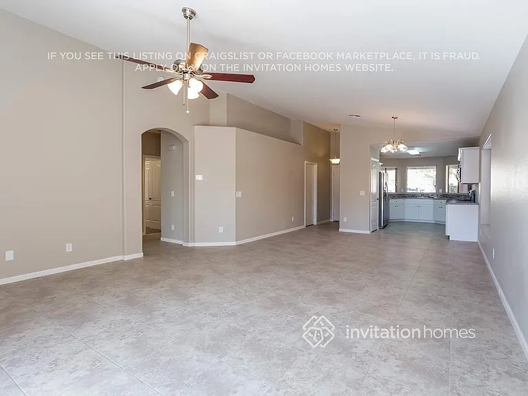 883 E Lovegrass Dr — Photo 4